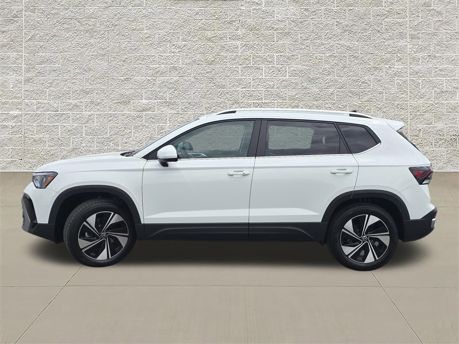 New 2026 Pure White Volkswagen SE image 4