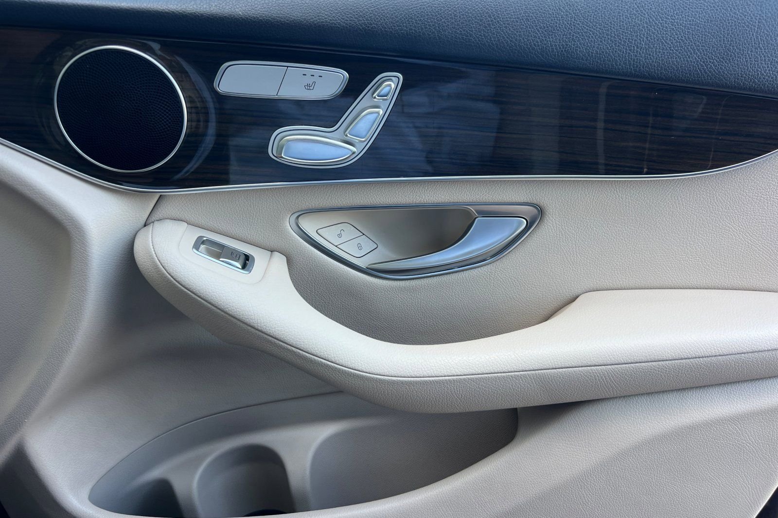 Used 2017 Lunar Blue Metallic Mercedes-Benz 300 image 20