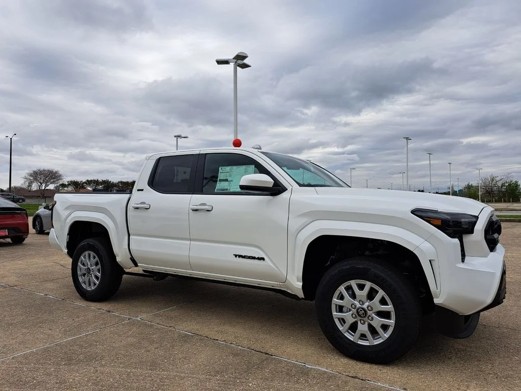 2026 Toyota Tacoma SR5 - Photo 3
