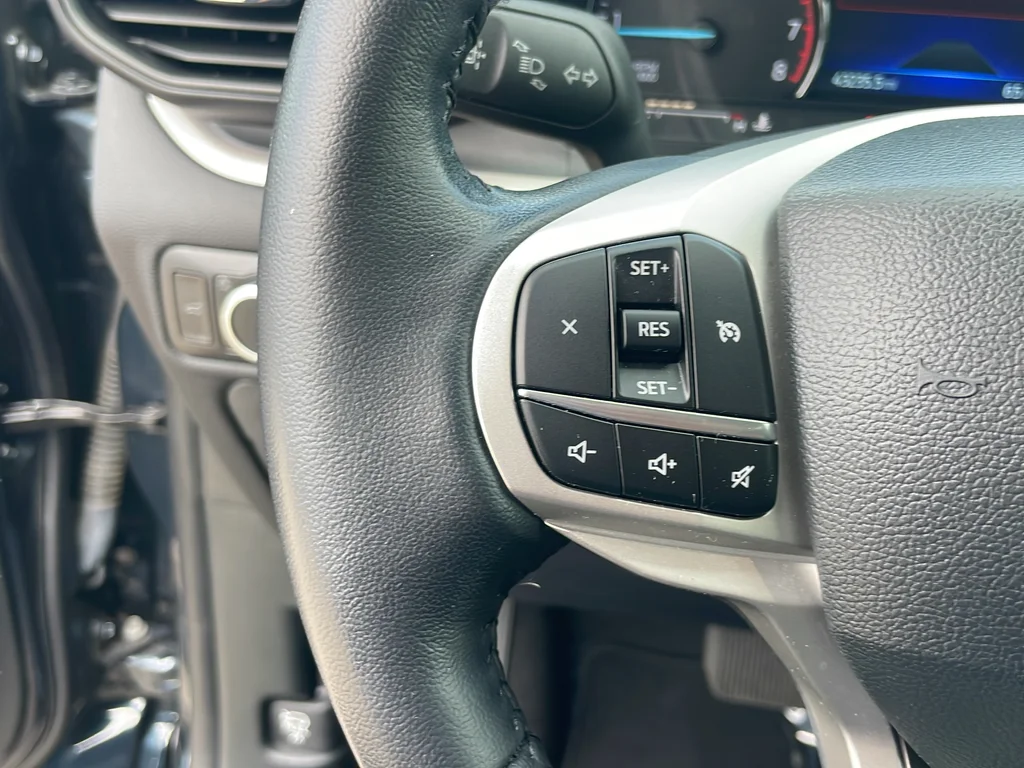 Used 2023 Blue Ford XLT image 10