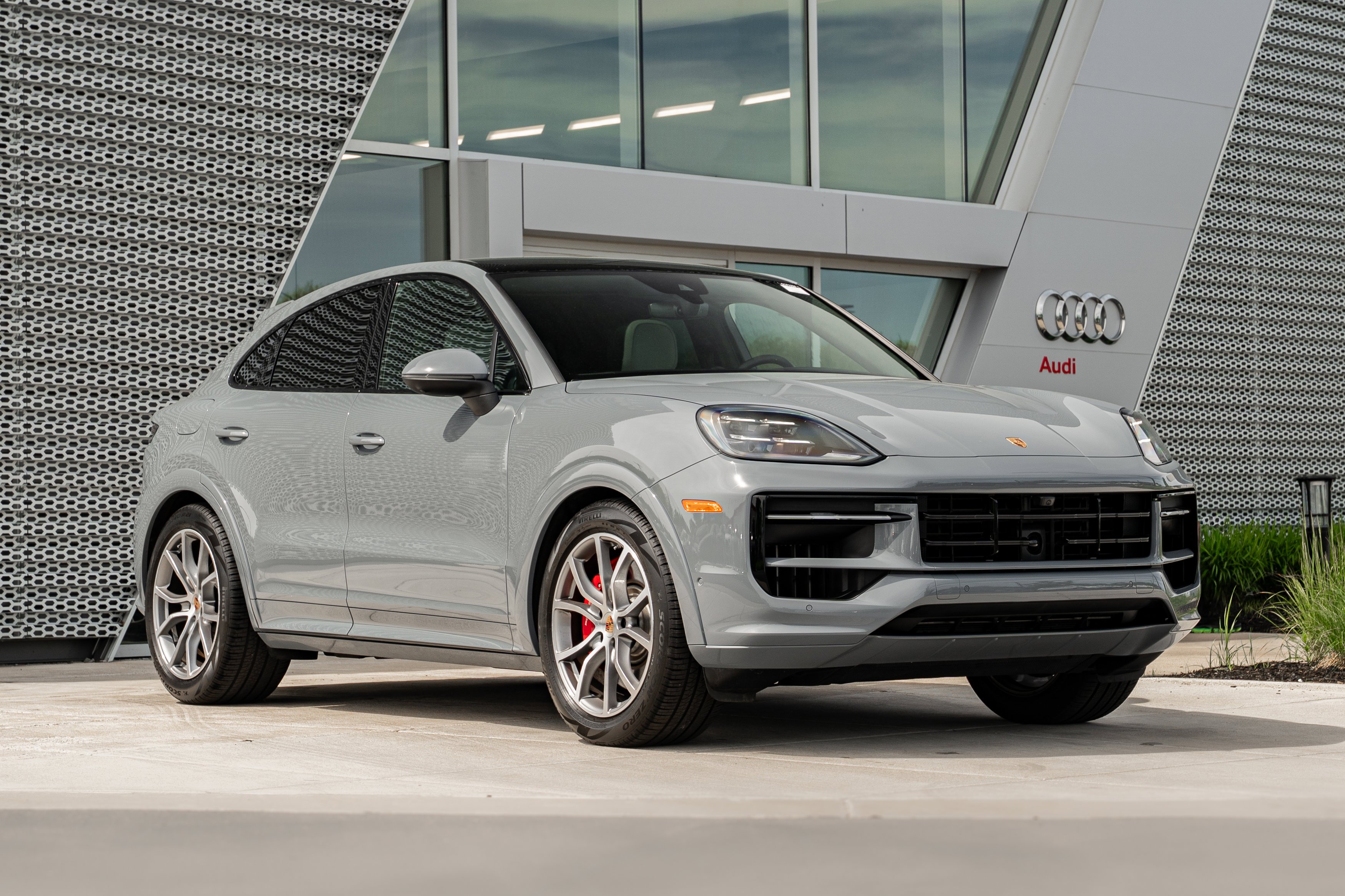 2025 Porsche Cayenne S's photo