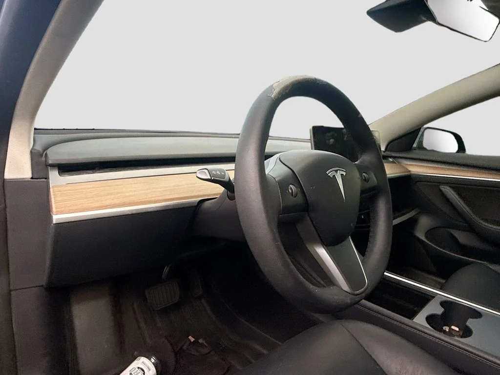 Used 2023  Tesla Base image 19