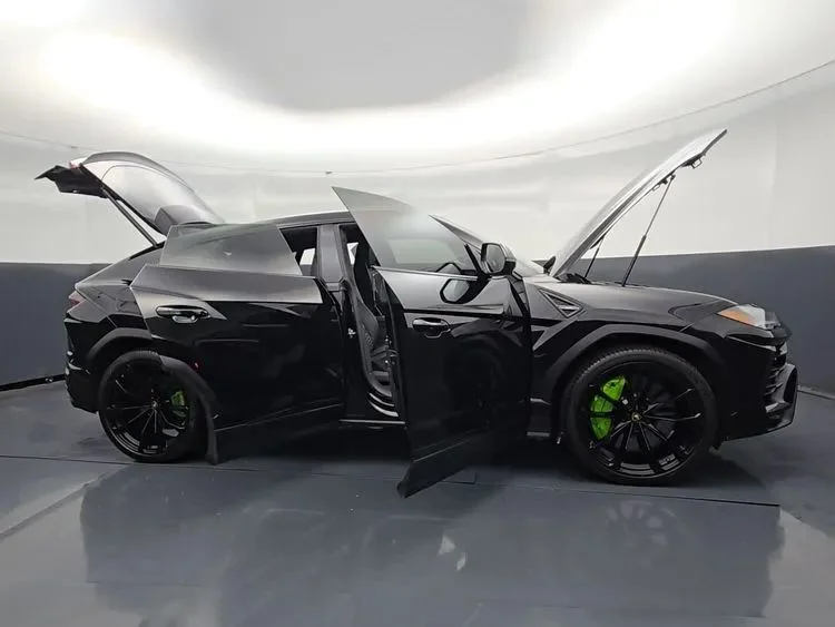 Used 2022  Lamborghini Sport Utility 4D image 15