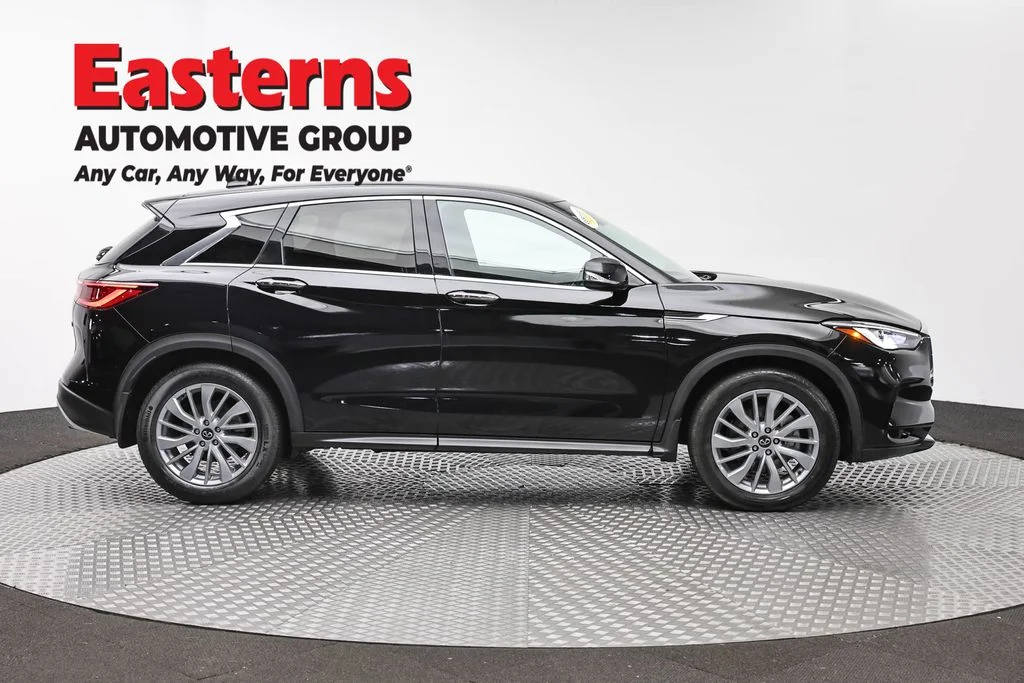 Used 2023 Black INFINITI PURE image 4