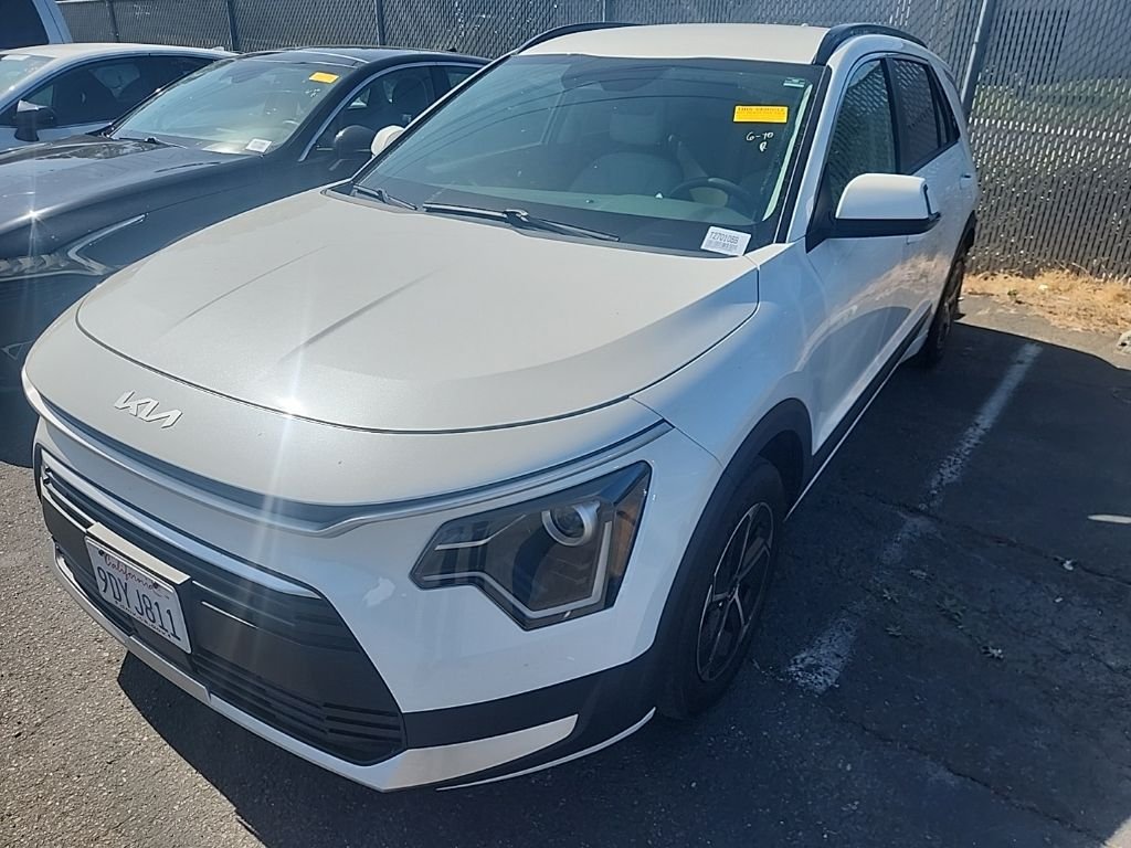 Used 2023 White Kia EX image 4