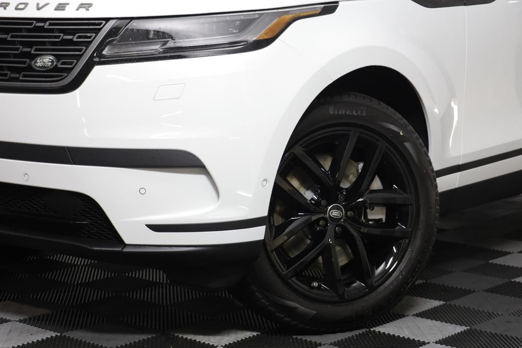 New 2026 Fuji White LAND ROVER S image 4