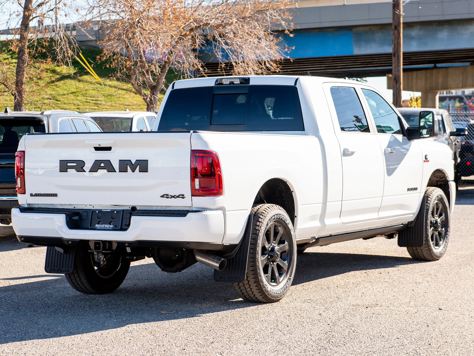 New 2027 White RAM Laramie Night* Mega Cab 4x4, Sunroof, Harman/Kardon, Pwr Running Boards image 9