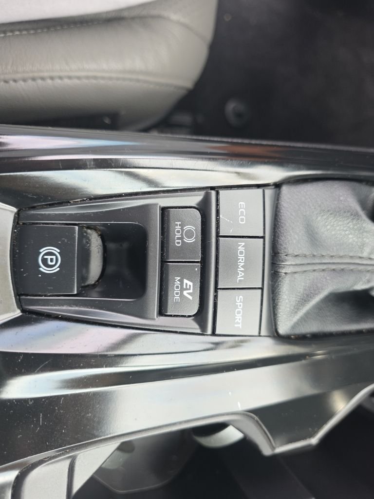 Certified Used 2025  Toyota LE image 21