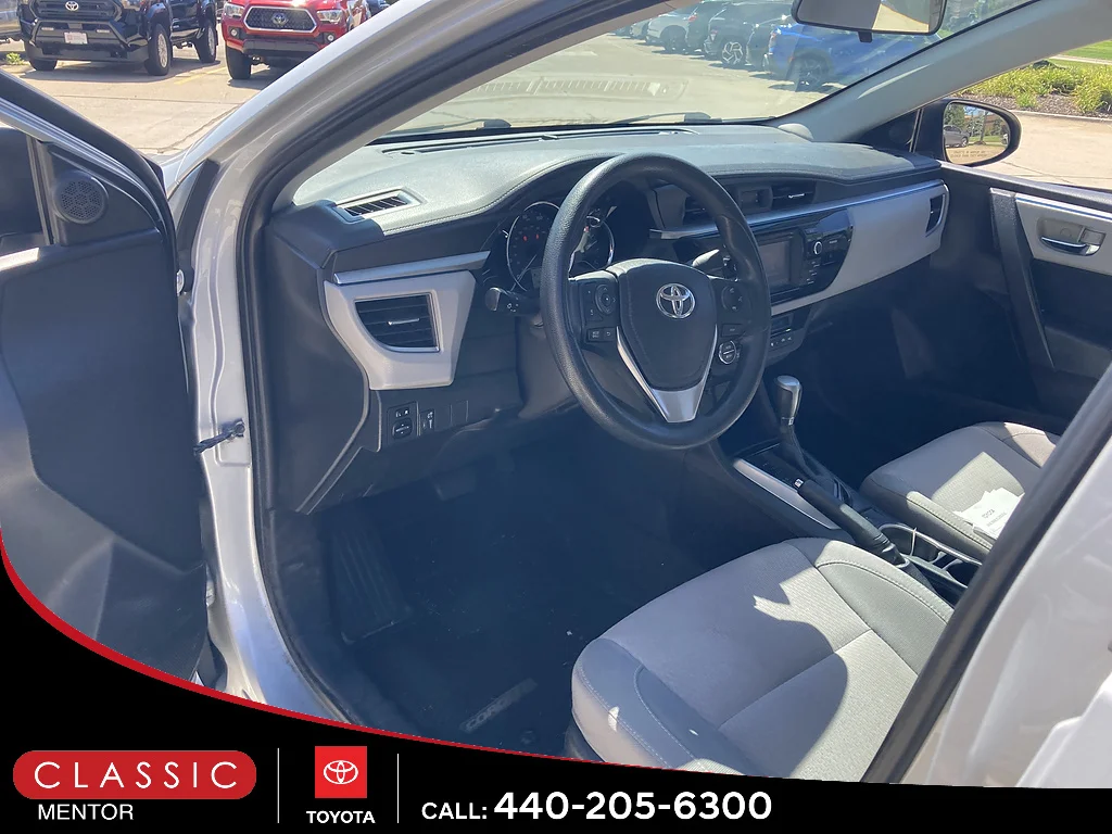 Used 2014 Classic Silver Metallic Toyota LE image 3
