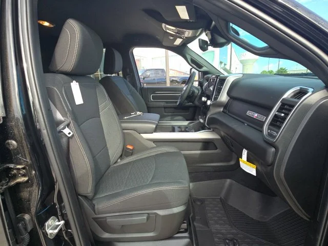 New 2027 Diamond Black Crystal Pearl-Coat Exterior Paint RAM Big Horn image 9