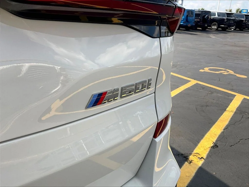 Used 2025 Alpine White BMW M60i image 23