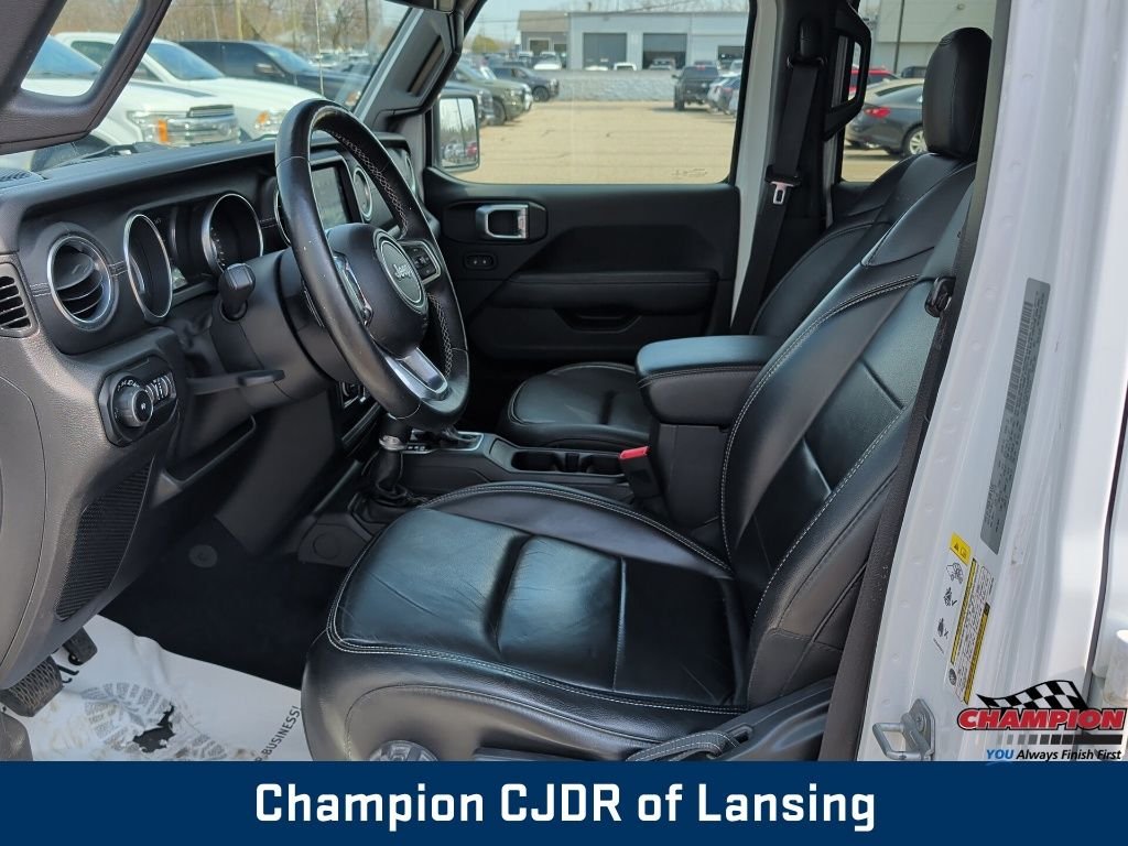 Used 2018 White Jeep Unlimited Sahara image 11