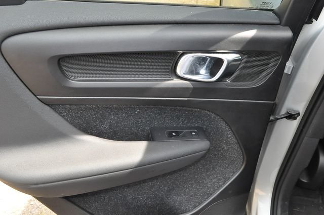 Used 2019 Silver Volvo Momentum image 19