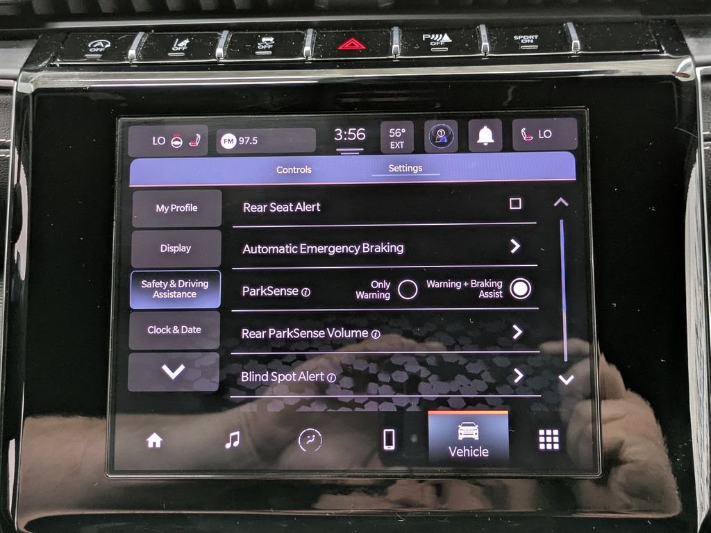 Used 2023 Black Jeep Altitude image 10