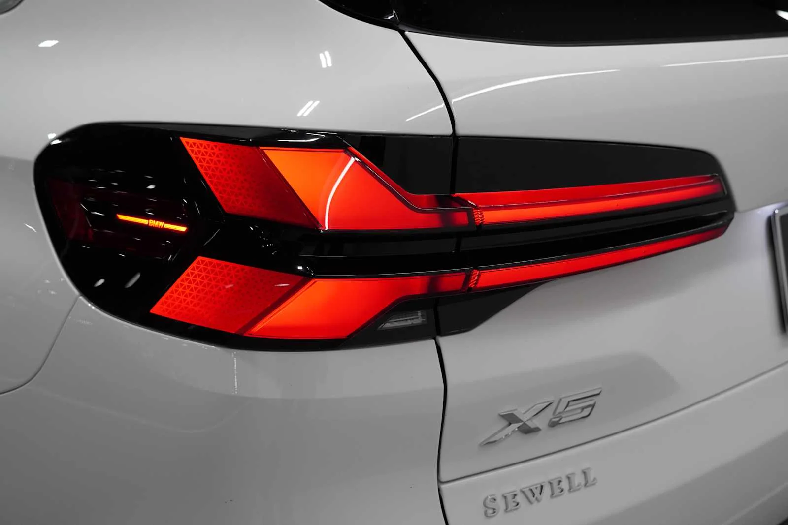 New 2026 Alpine White BMW xDrive40i image 8