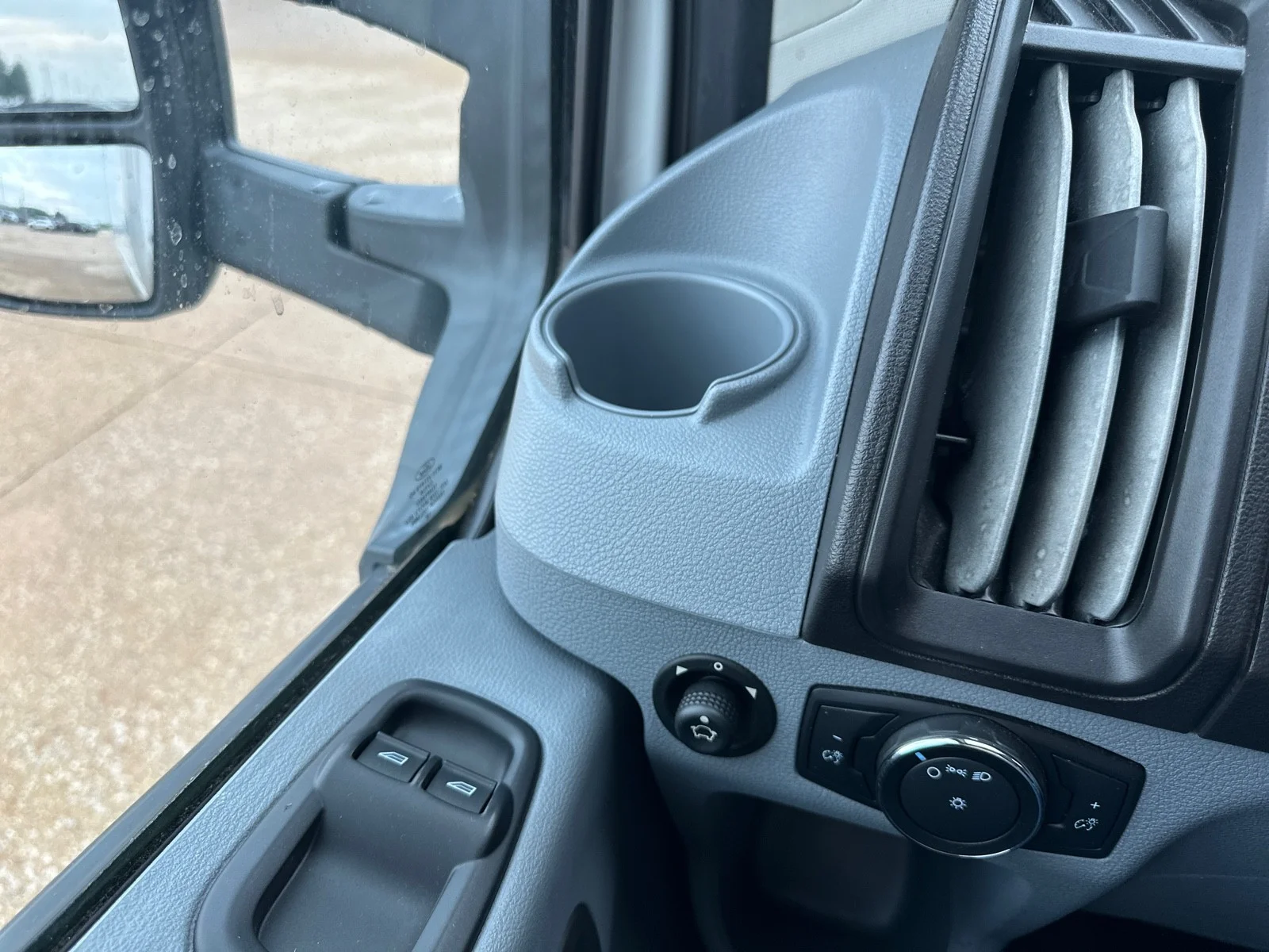2018 Ford Transit Cutaway Base - Photo 25