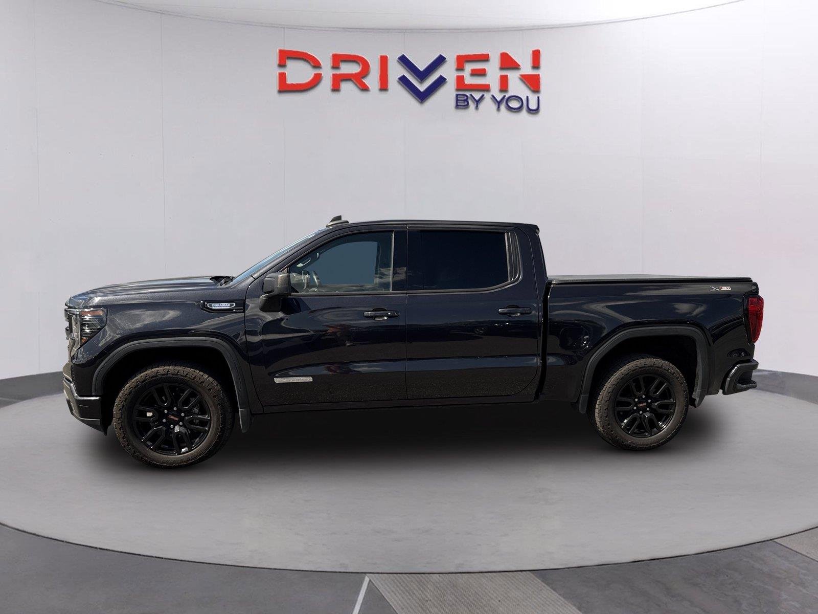 Used 2023 TITANIUM RUSH METALLIC GMC Elevation image 7