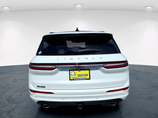 Used 2022 White Lincoln Grand Touring image 7