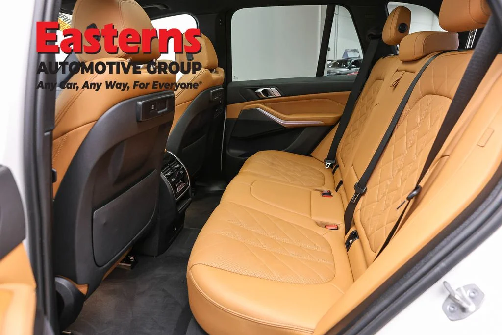Used 2023 White BMW xDrive40i image 23