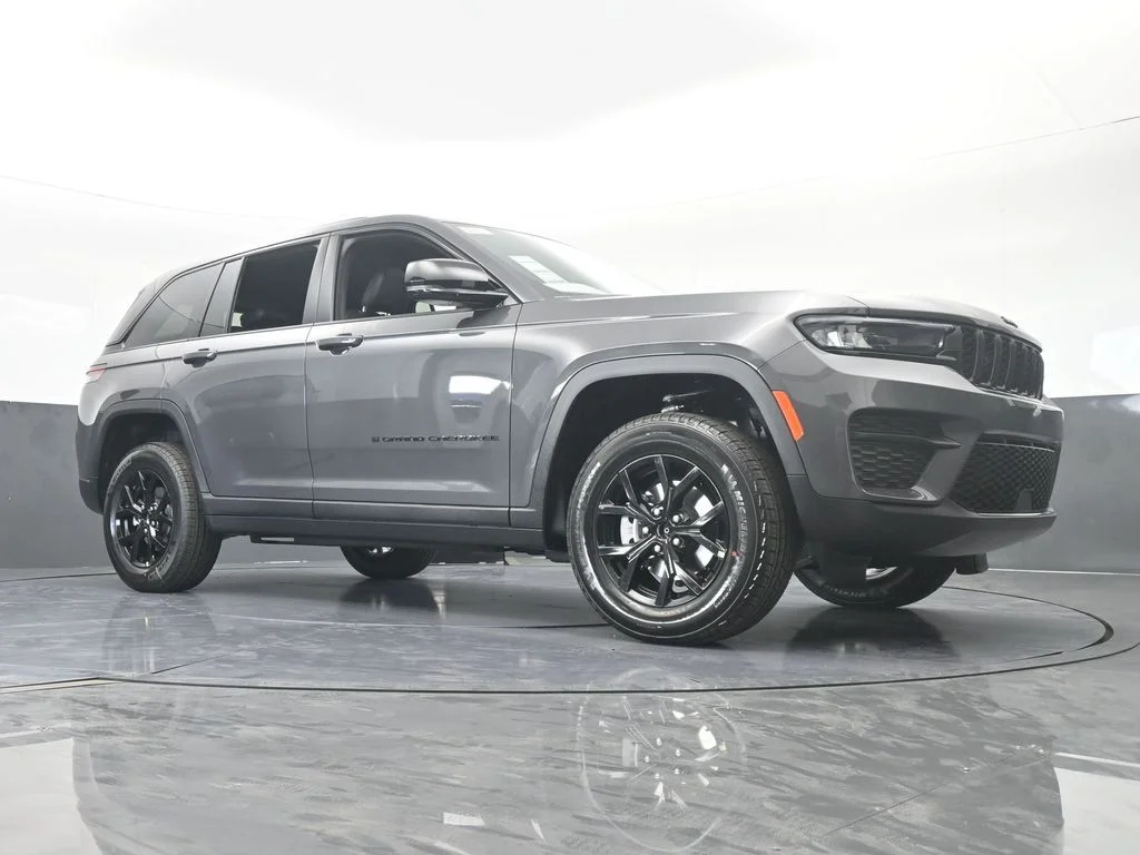 New 2025 Baltic Gray Metallic Clear-Coat Exterior Paint Jeep Altitude X image 54
