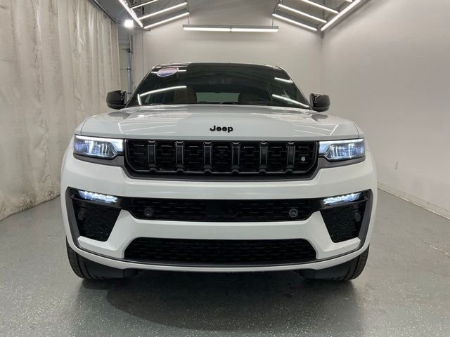 New 2026 Bright White Clear-Coat Exterior Paint Jeep Summit image 3