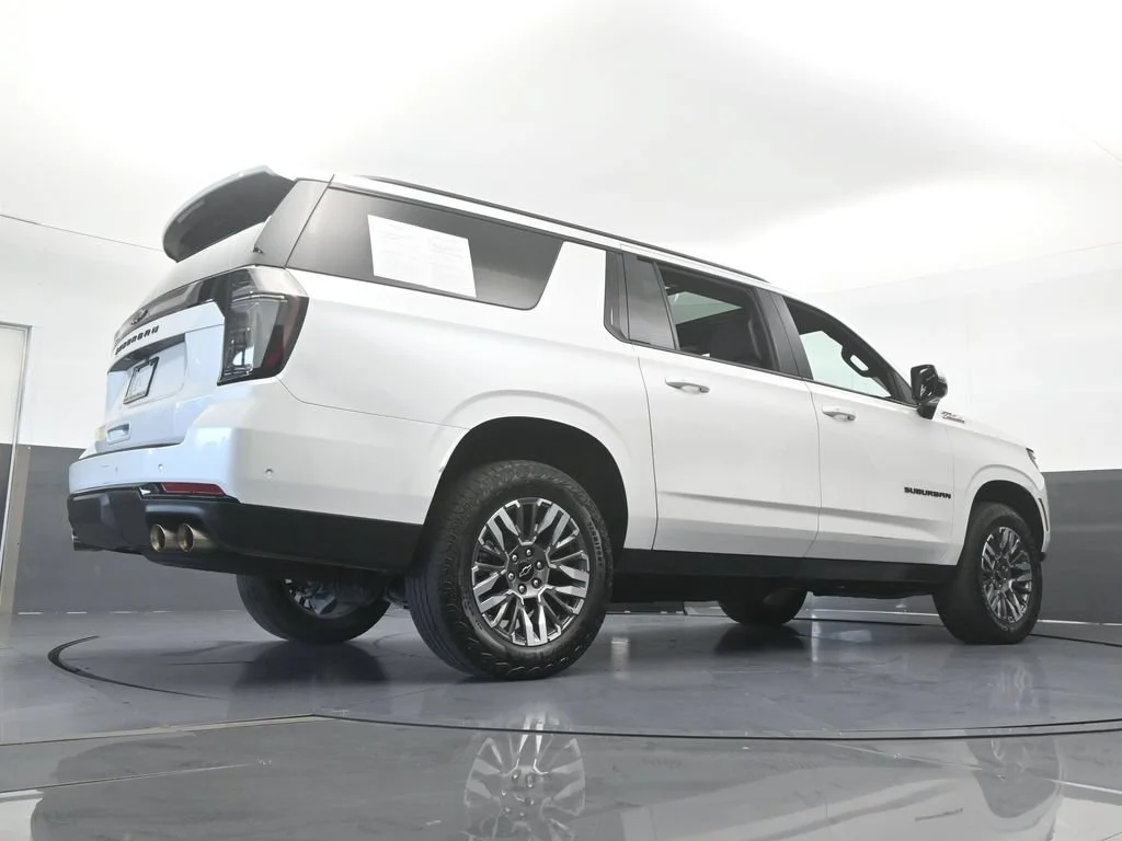 Used 2025 Iridescent Pearl Tricoat Chevrolet Z71 image 70