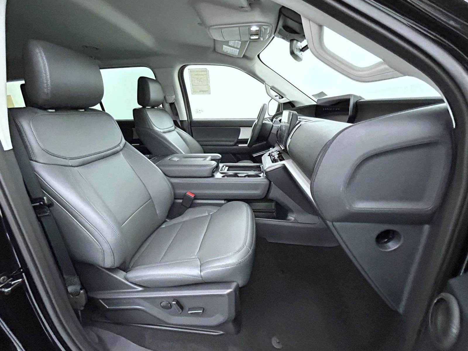 New 2027 Agate Black Metallic Ford Active image 15