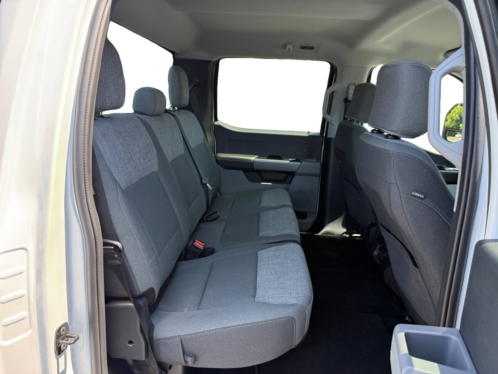 Used 2025 Oxford White Ford XLT image 17