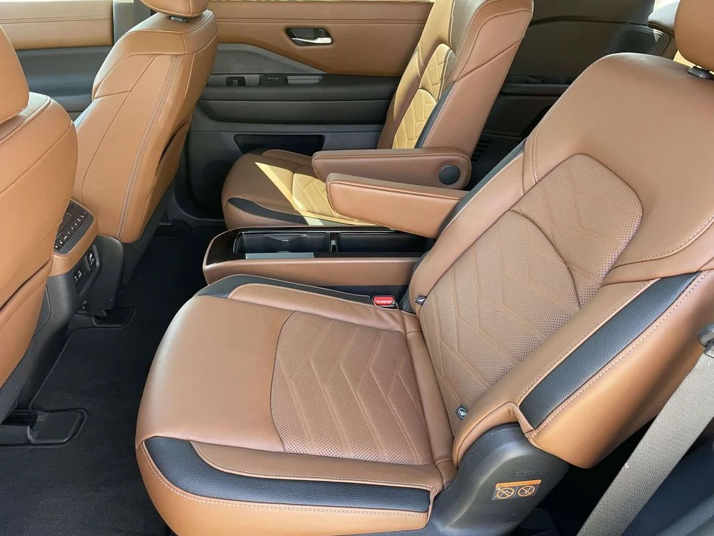 Used 2024 Gray Nissan Platinum image 12