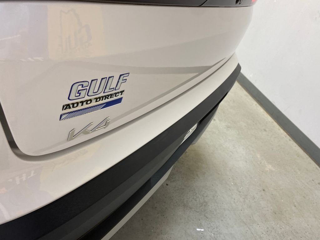 Used 2025 White Kia LXS image 17