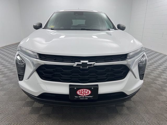 Used 2024 Summit White Chevrolet LS image 3