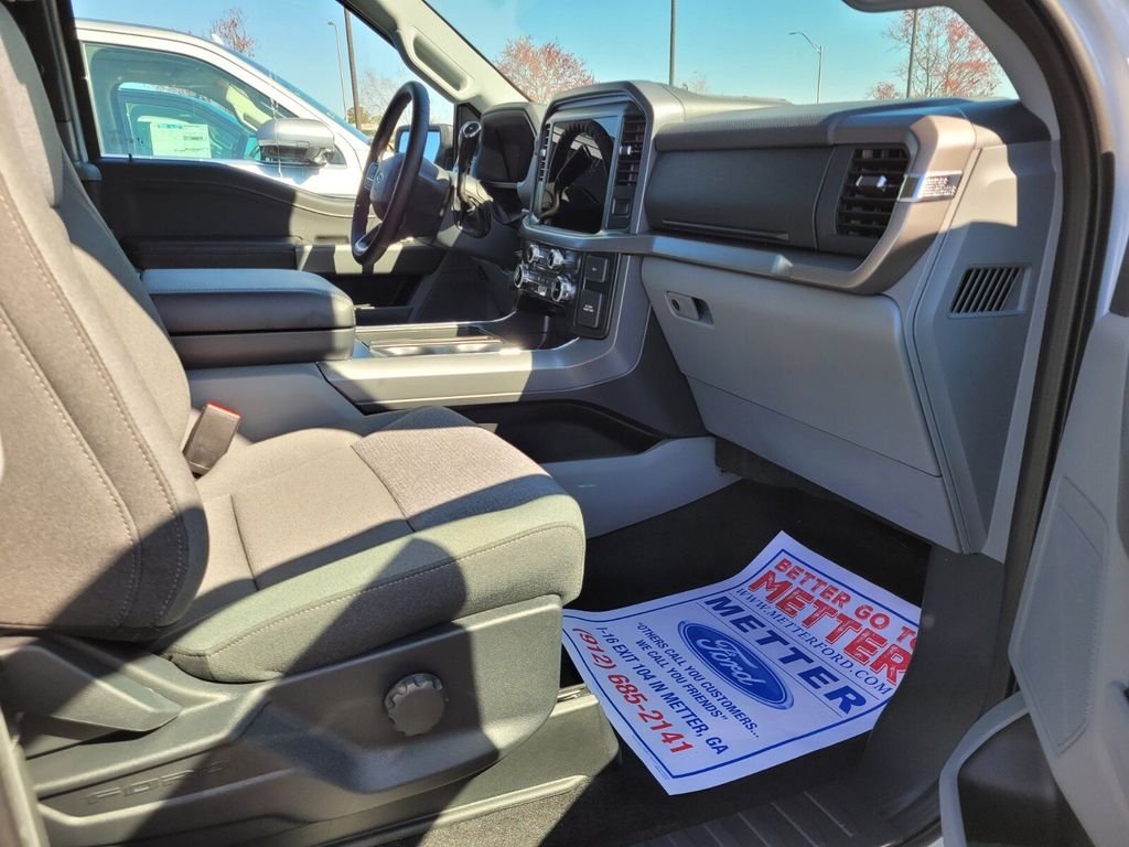 New 2025 Oxford White Ford XLT image 35