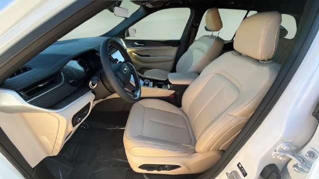 Used 2025 White Jeep Limited image 18