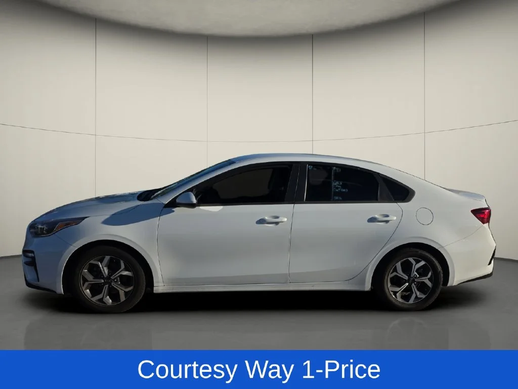 Used 2021 White Kia LXS image 5
