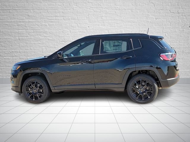 New 2026 Diamond Black Crystal Pearlcoat Jeep Latitude image 2