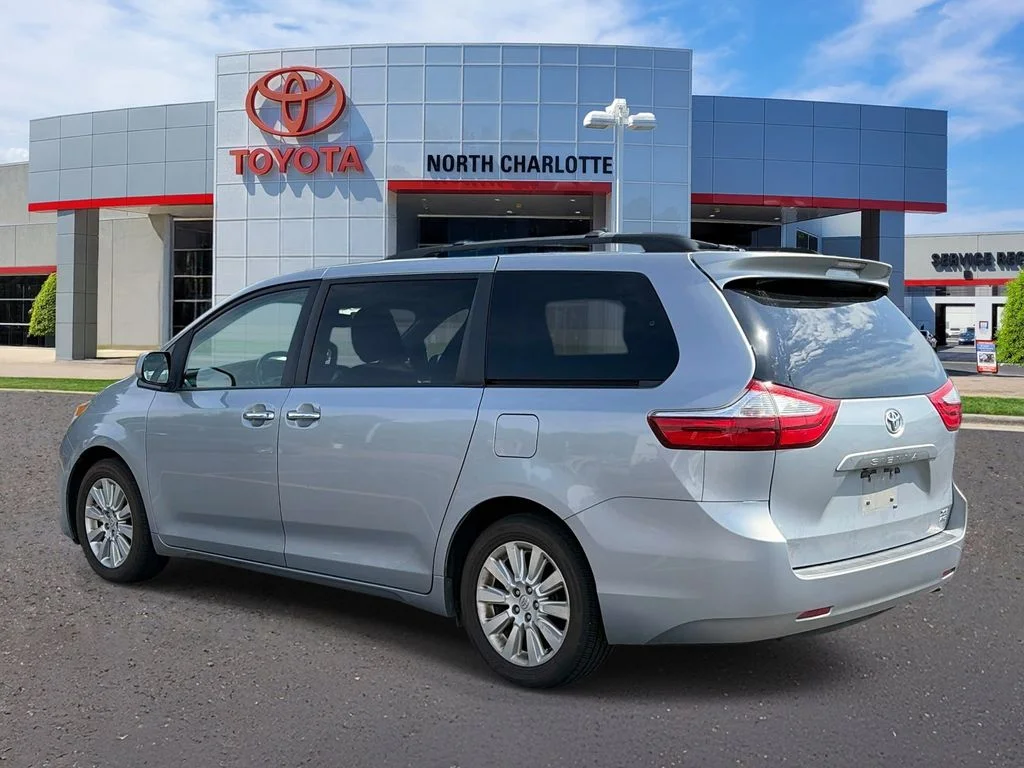 Used 2015 Silver Toyota XLE image 4