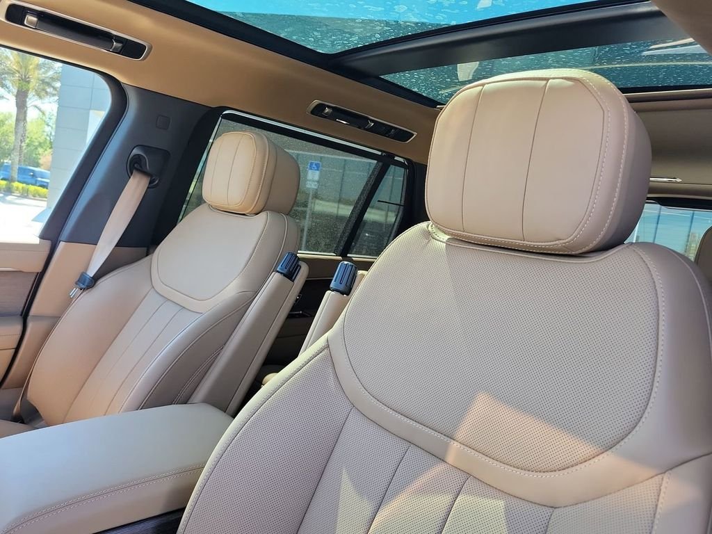 New 2026 Carpathian Grey Land Rover SE image 26