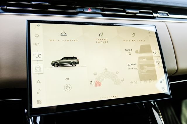 New 2026  Land Rover Dynamic SE image 40