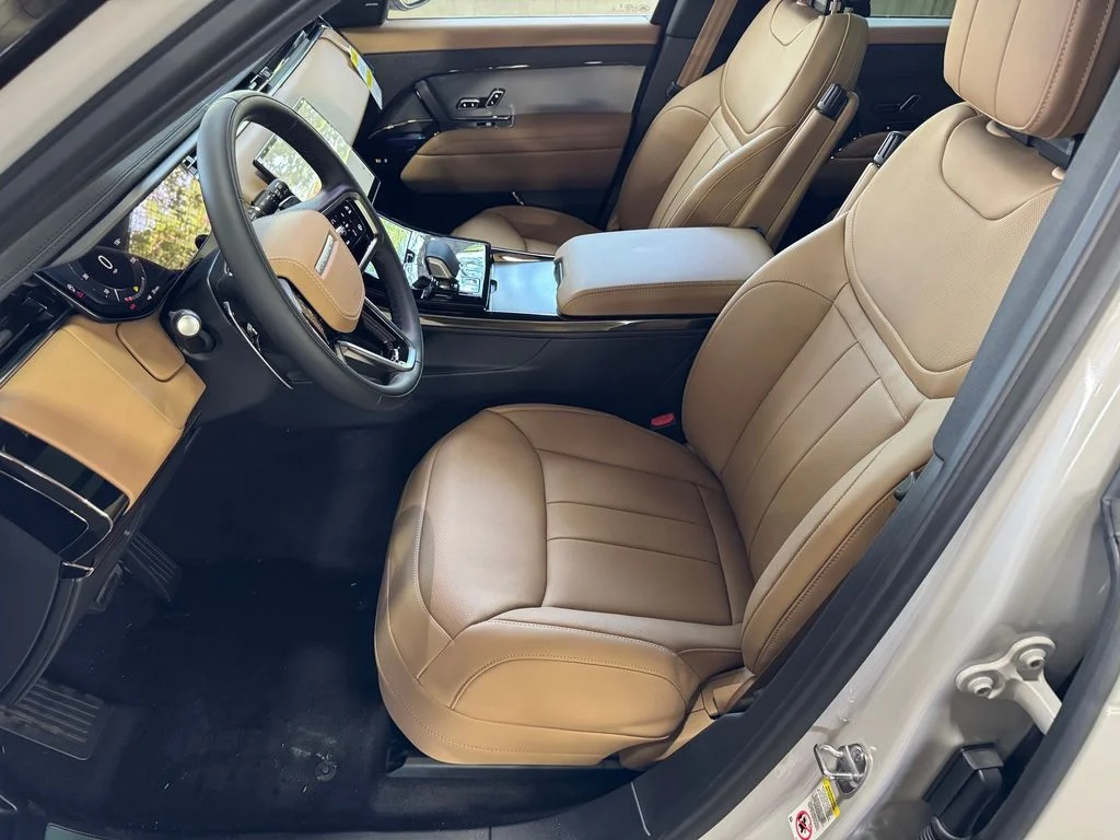 New 2026 Borasco Grey Metallic Land Rover SE image 8
