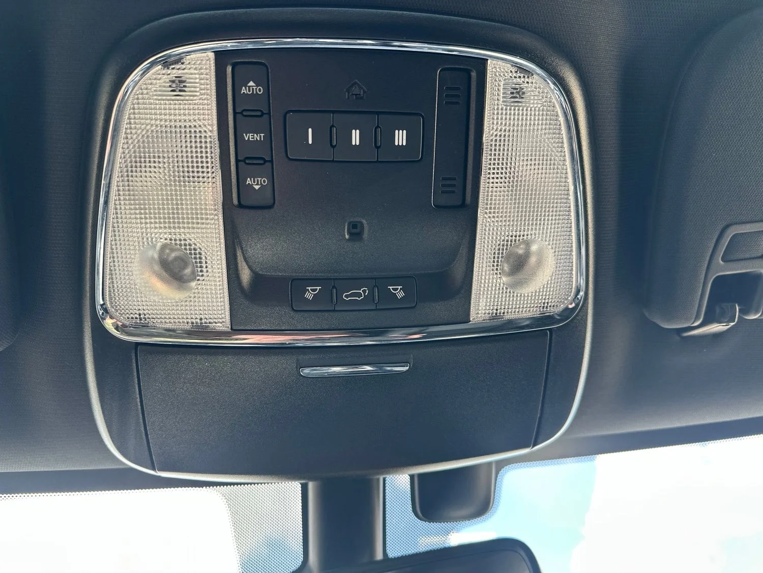 Used 2020 Red Jeep Altitude image 65
