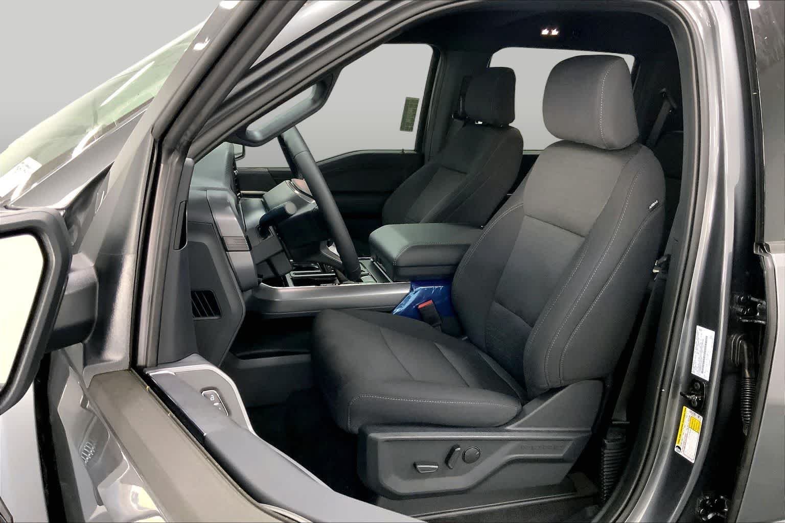 New 2026 Carbonized Gray Metallic Ford XLT image 7