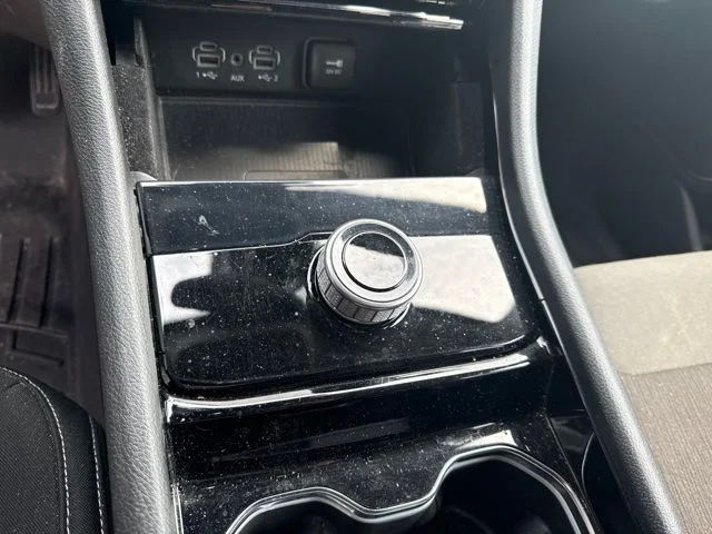 Used 2021 Diamond Black Crystal Pearlcoat Jeep Laredo image 9