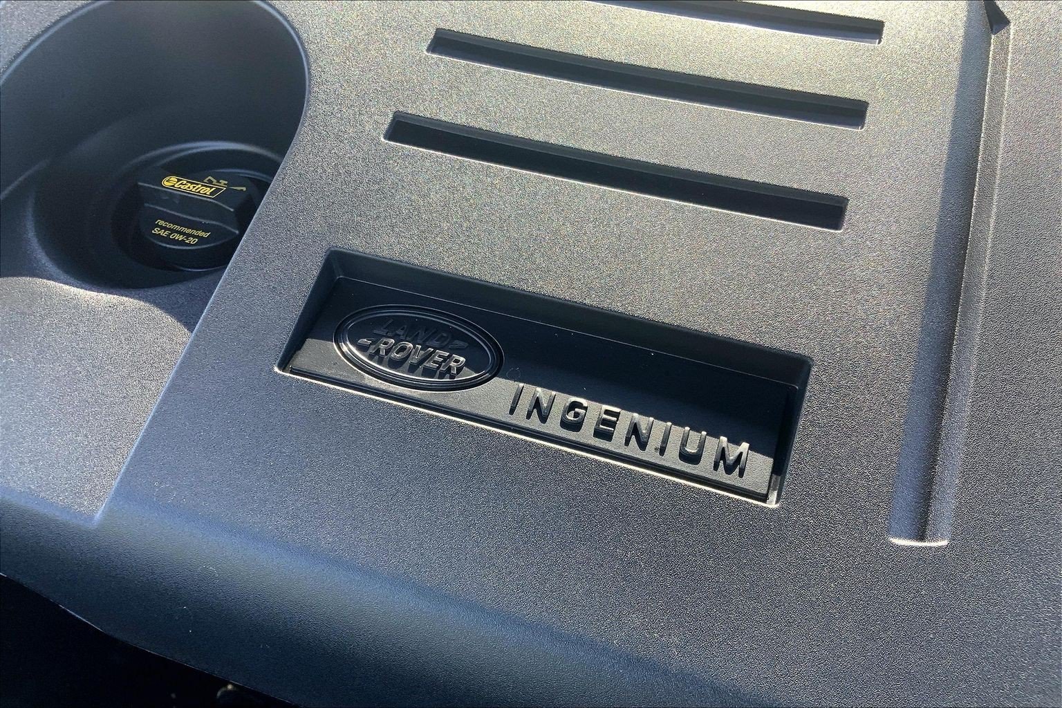 New 2027 Santorini Black Land Rover Dynamic SE image 17