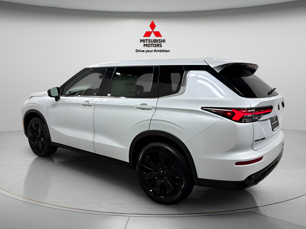 New 2026 White Diamond Mitsubishi LE image 4