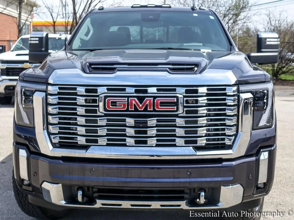 Used 2025 Titanium Rush Metallic GMC Denali image 6