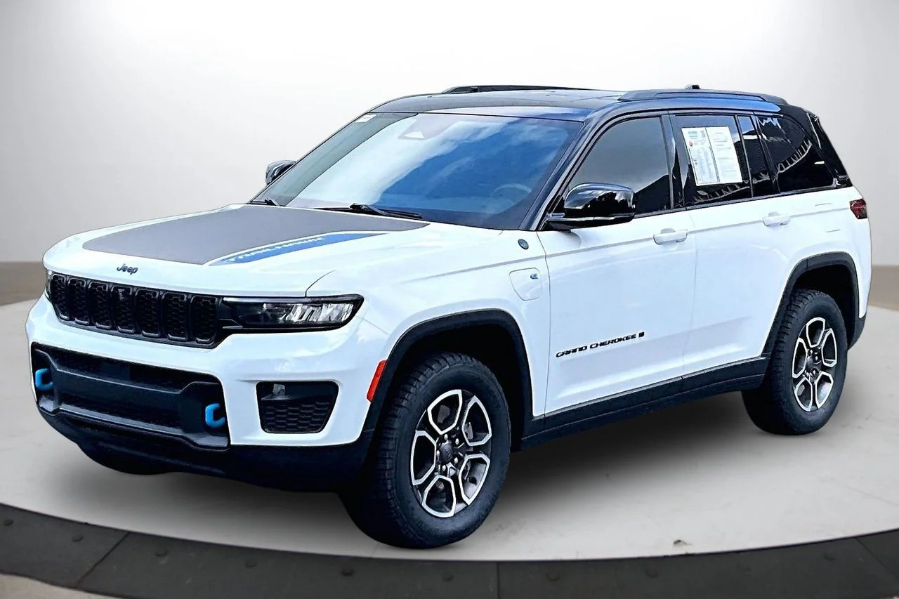 Used 2023 White Jeep Trailhawk 4xe image 4