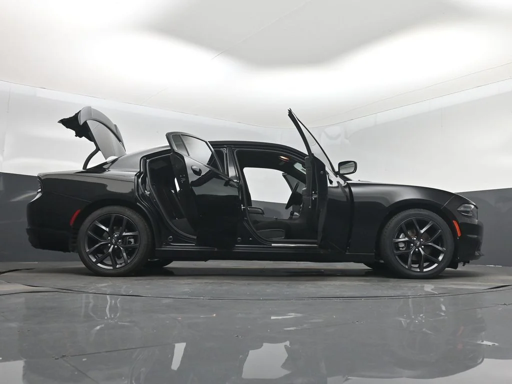 Used 2021 Black Dodge SXT image 7