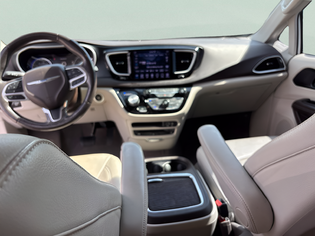 Used 2020 White Chrysler Touring L Plus image 20