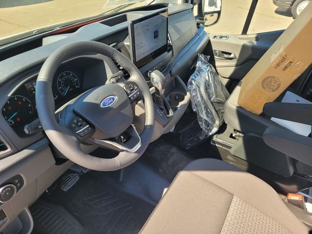 New 2025 Oxford White Ford Cutaway image 7