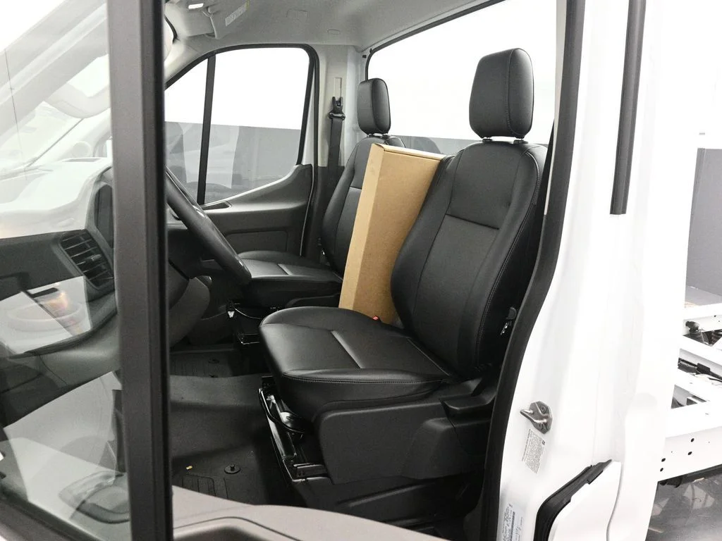 New 2026 Oxford White Ford Base image 8